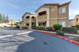 Photo #5: 20078377 Listing