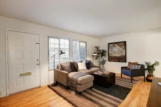 Photo #4: 20078553 Listing