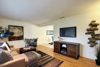 Photo #6: 20078553 Listing