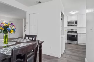 Photo #6: 20078755 Listing