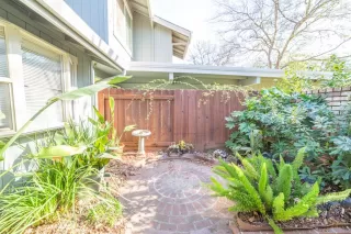 Photo #2: 20079080 Listing