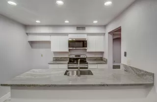 Photo #6: 20079156 Listing 