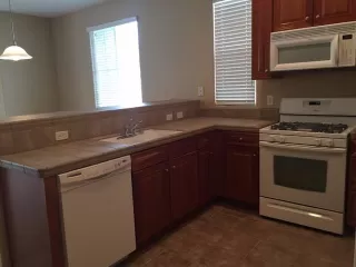 Photo #4: 20079322 Listing