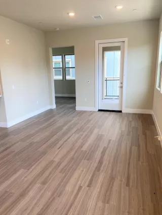 Photo #4: 20079759 Listing