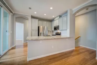 Photo #6: 20080320 Listing