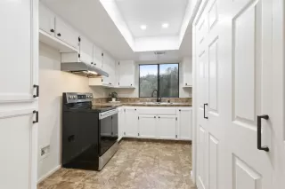 Photo #4: 20081202 Listing