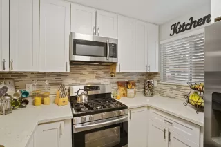 Photo #4: 20081906 Listing