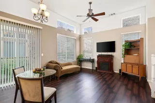 Photo #6: 20082260 Listing 