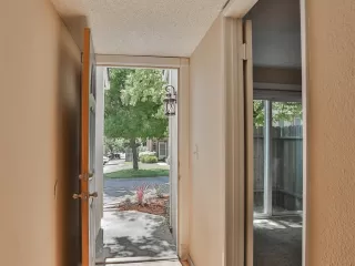 Photo #1: 20082776 Listing