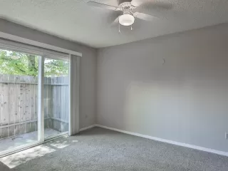 Photo #2: 20082776 Listing