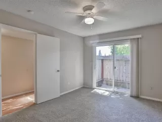 Photo #4: 20082776 Listing