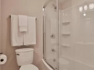 Photo #5: 20082776 Listing