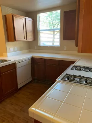 Photo #2: 20082817 Listing