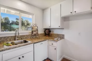 Photo #4: 221000732 Listing 