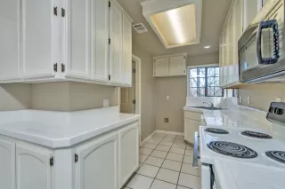 Photo #6: 221000773 Listing