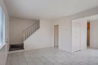 Photo #1: 221005619 Listing