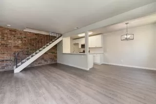 Photo #6: 221022018 Listing