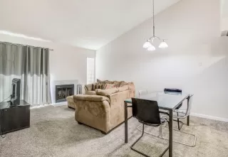 Photo #3: 221030679 Listing