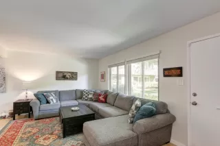 Photo #4: 221033250 Listing