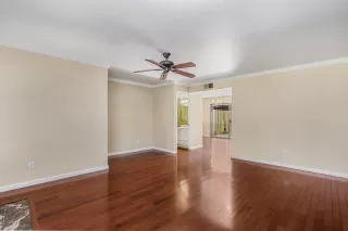 Photo #4: 221033593 Listing