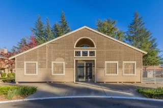 Photo #4: 221034159 Listing