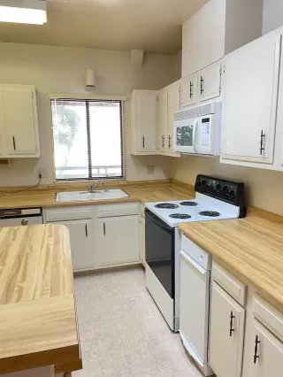 Photo #2: 221035758 Listing