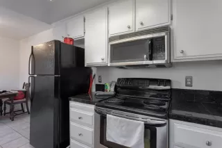 Photo #5: 221035913 Listing