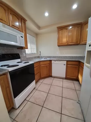 Photo #2: 221036806 Listing 