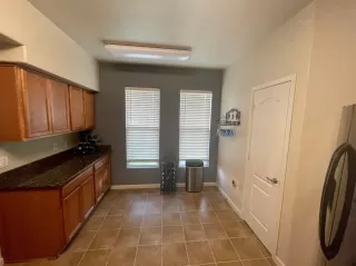 Photo #6: 221037494 Listing