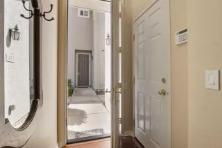 Photo #5: 221038026 Listing