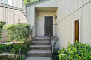 Photo #3: 221038779 Listing