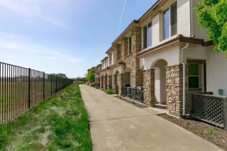 Photo #1: 221038818 Listing