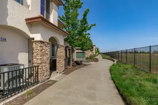 Photo #2: 221038818 Listing