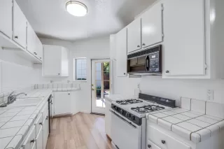 Photo #6: 221039139 Listing