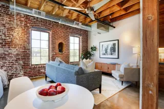 Photo #2: 221039536 Listing