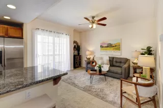 Photo #2: 221043408 Listing