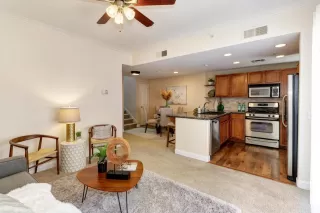 Photo #6: 221043408 Listing