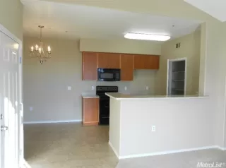 Photo #3: 221043458 Listing