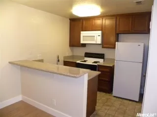 Photo #2: 221043640 Listing 