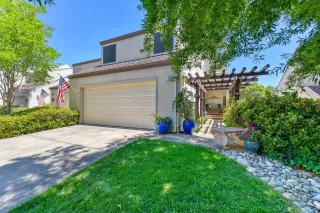 Photo #2: 221045093 Listing