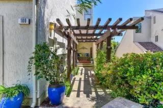 Photo #5: 221045093 Listing