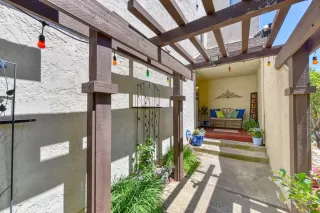 Photo #6: 221045093 Listing