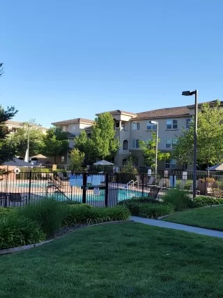 Photo #2: 221045493 Listing