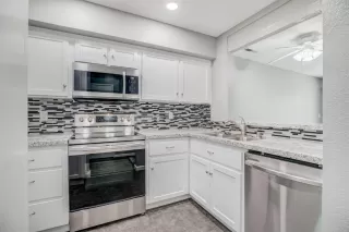 Photo #2: 221046576 Listing