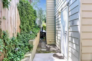 Photo #1: 221047428 Listing 