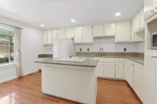 Photo #4: 221048041 Listing 