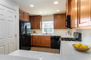 Photo #2: 221048570 Listing