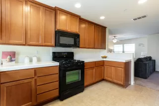 Photo #3: 221048570 Listing