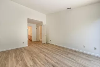 Photo #4: 221049390 Listing