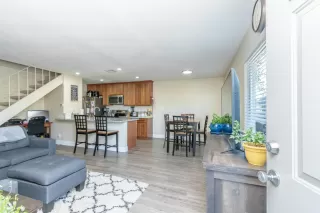 Photo #2: 221049966 Listing